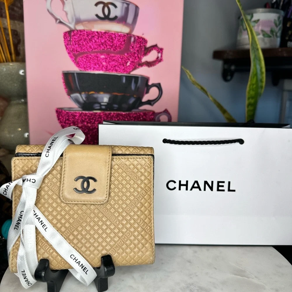 Chanel Beige Compact Wallet - Picture 1 of 16